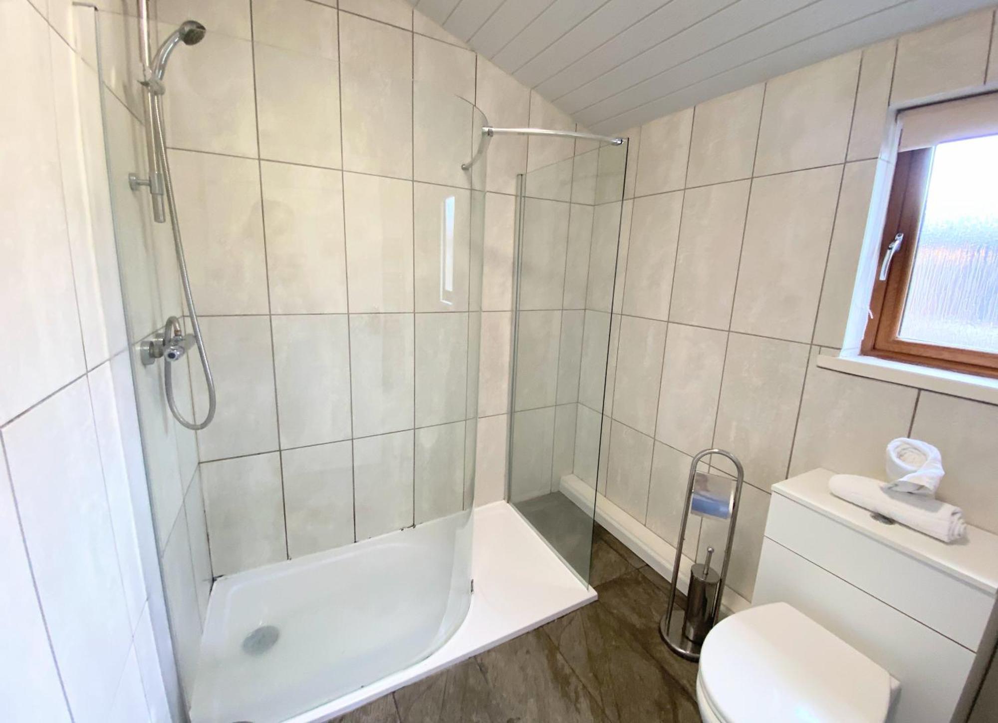 Ochil 10 With Private Hot Tub - Fife - Loch Leven - Lomond Hills Villa Kelty Dış mekan fotoğraf